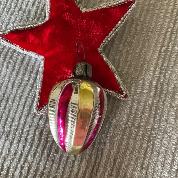 2 red & gold vintage glass ornaments - Picture 4 of 7